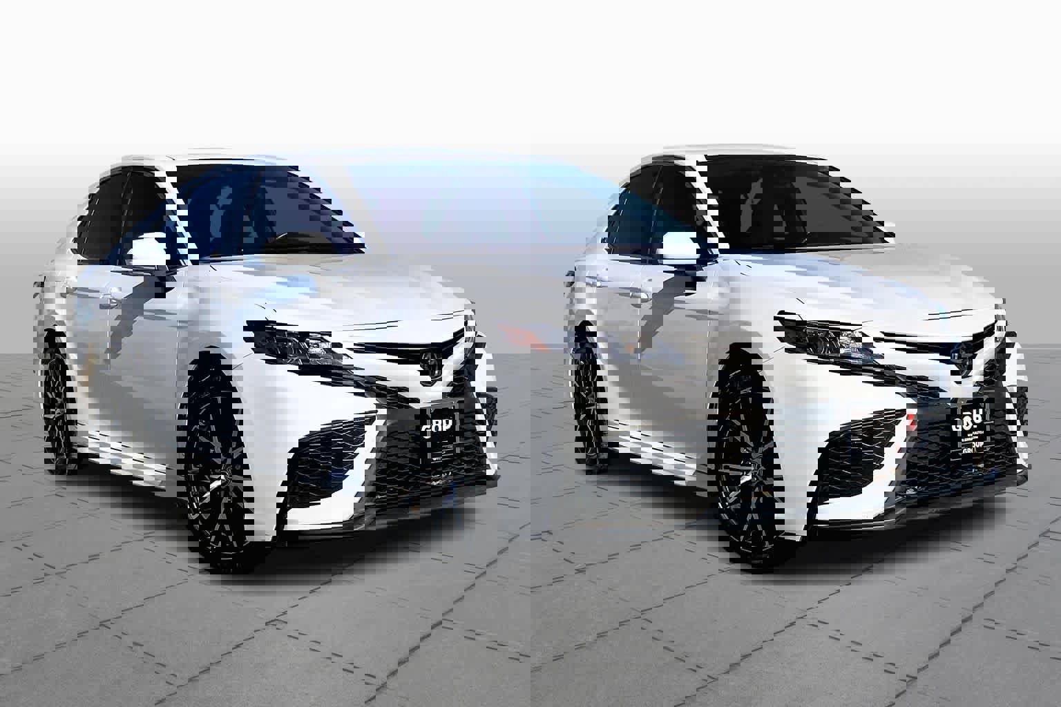 Used 2023 Toyota Camry SE image 2