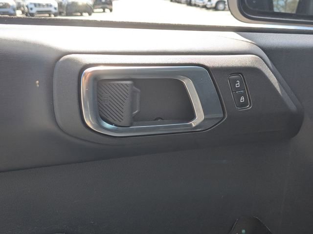 Used 2025 Ford Bronco Badlands image 10