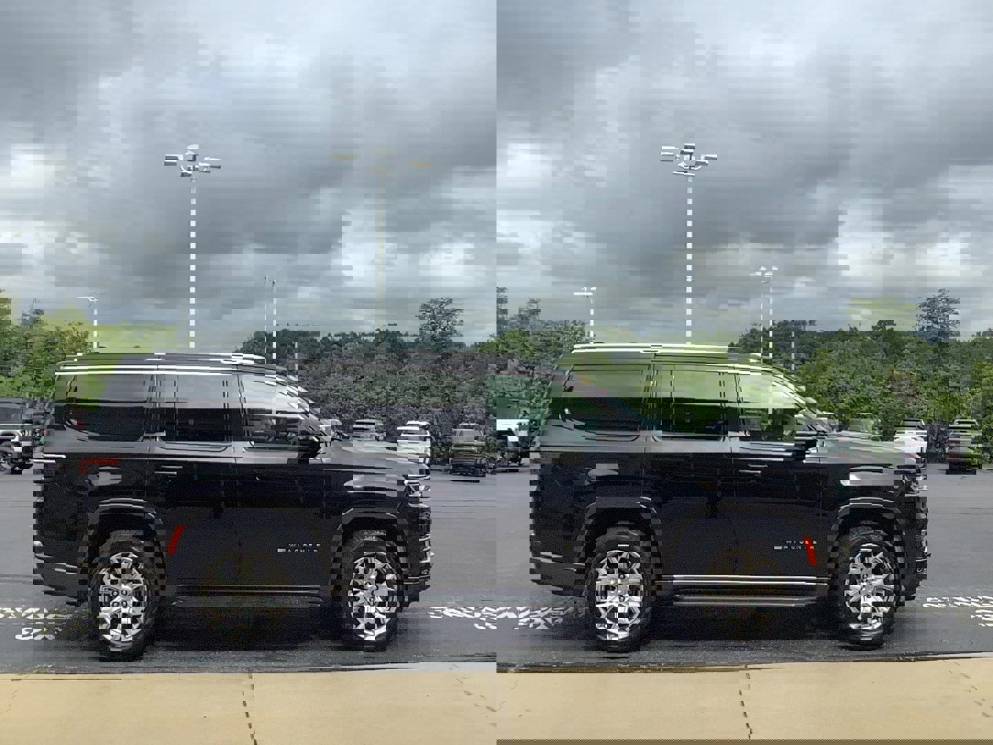 Used 2022 Jeep Wagoneer Series II image 4