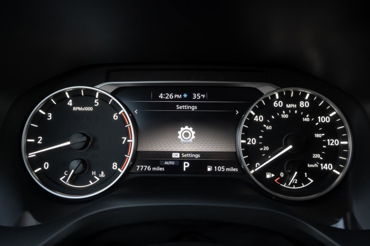 Used 2023 Nissan Rogue SV image 3