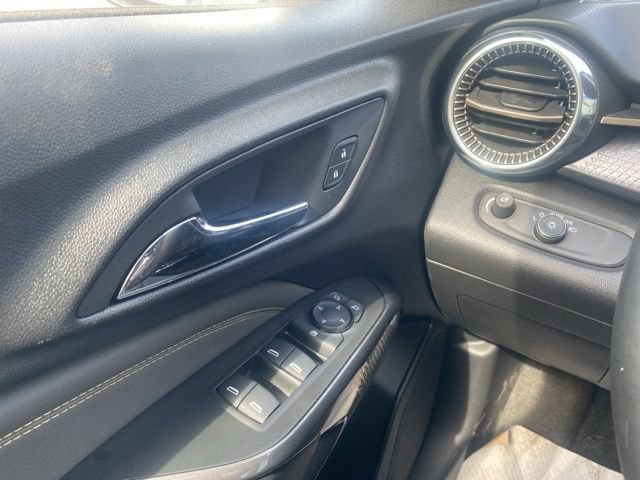 Used 2025 Chevrolet Trax ACTIV w/ Sunroof Package FWD image 18