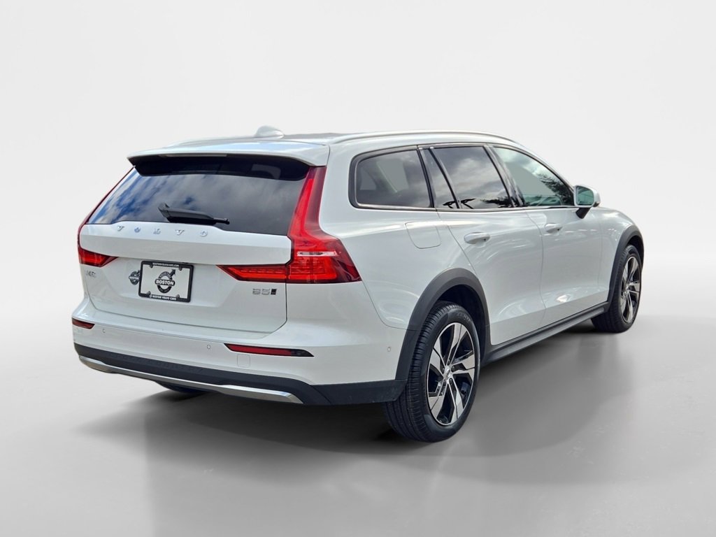 Certified 2024 Volvo V60 B5 Cross Country Plus image 7