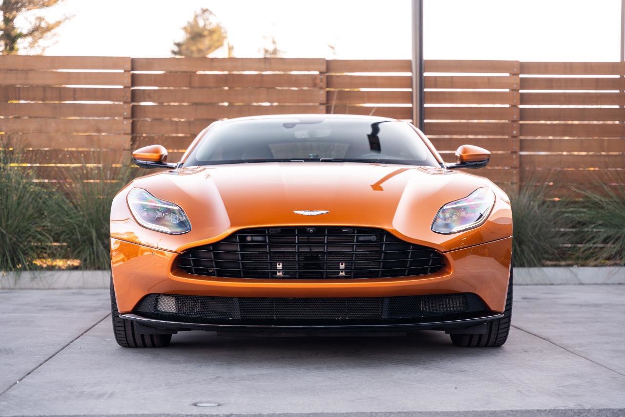 Used 2018 Aston Martin DB11 Coupe image 4
