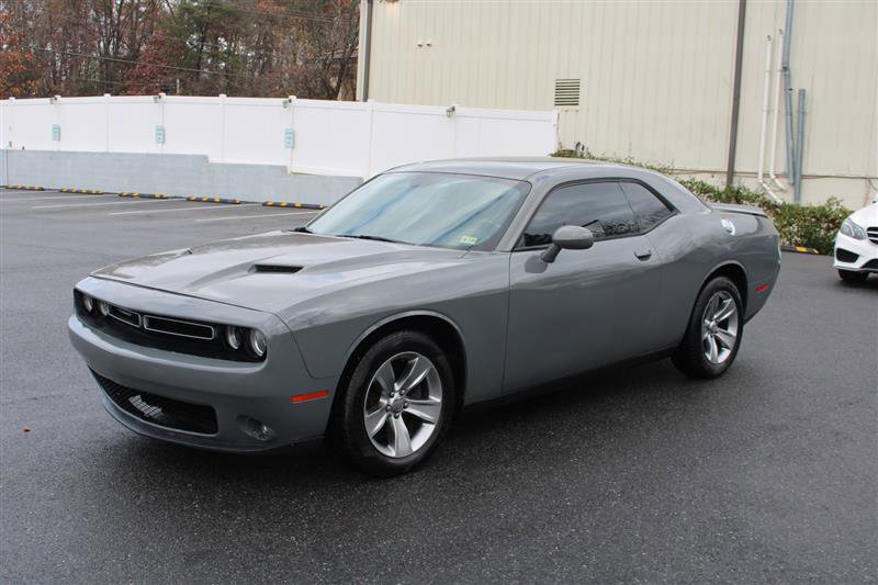 Used 2018 Dodge Challenger SXT image 4