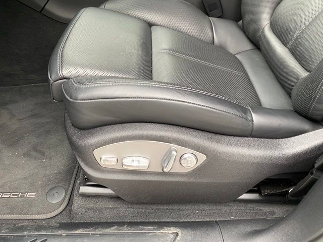 Certified 2024 Porsche Macan AWD/4WD image 15