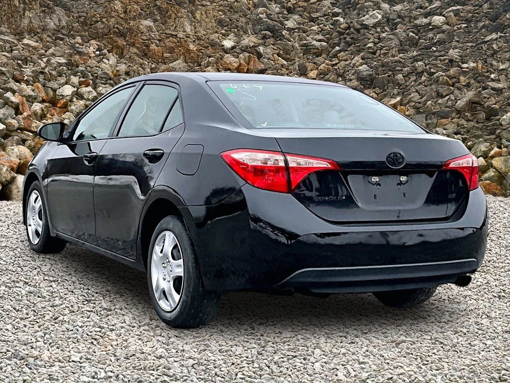 Used 2019 Toyota Corolla LE image 9