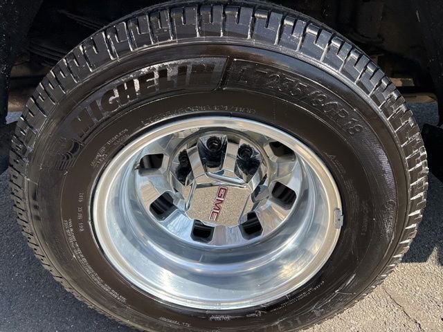 Used 2025 GMC Sierra 3500 Pro w/ 1SA Pro Safety Plus Package AWD/4WD image 9