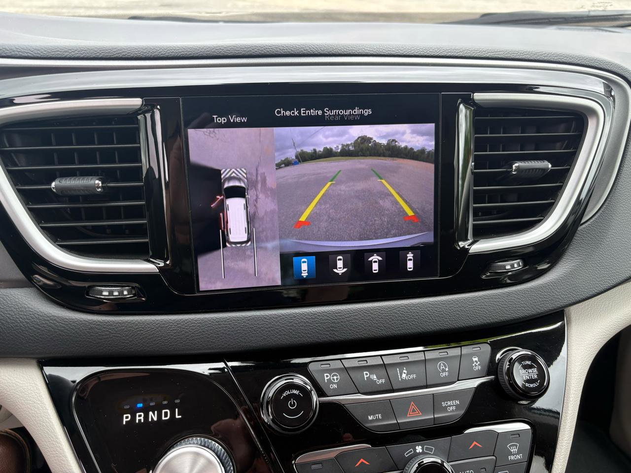 Used 2020 Chrysler Pacifica Touring w/ Advanced Safetytec Group FWD image 19