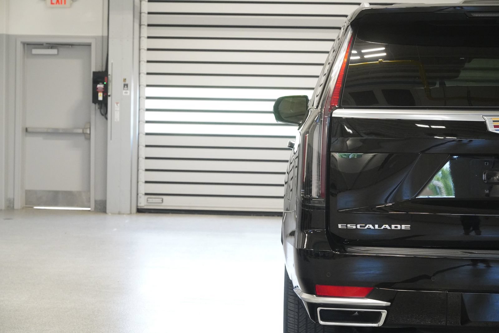Used 2022 Cadillac Escalade Premium Luxury AWD/4WD image 9