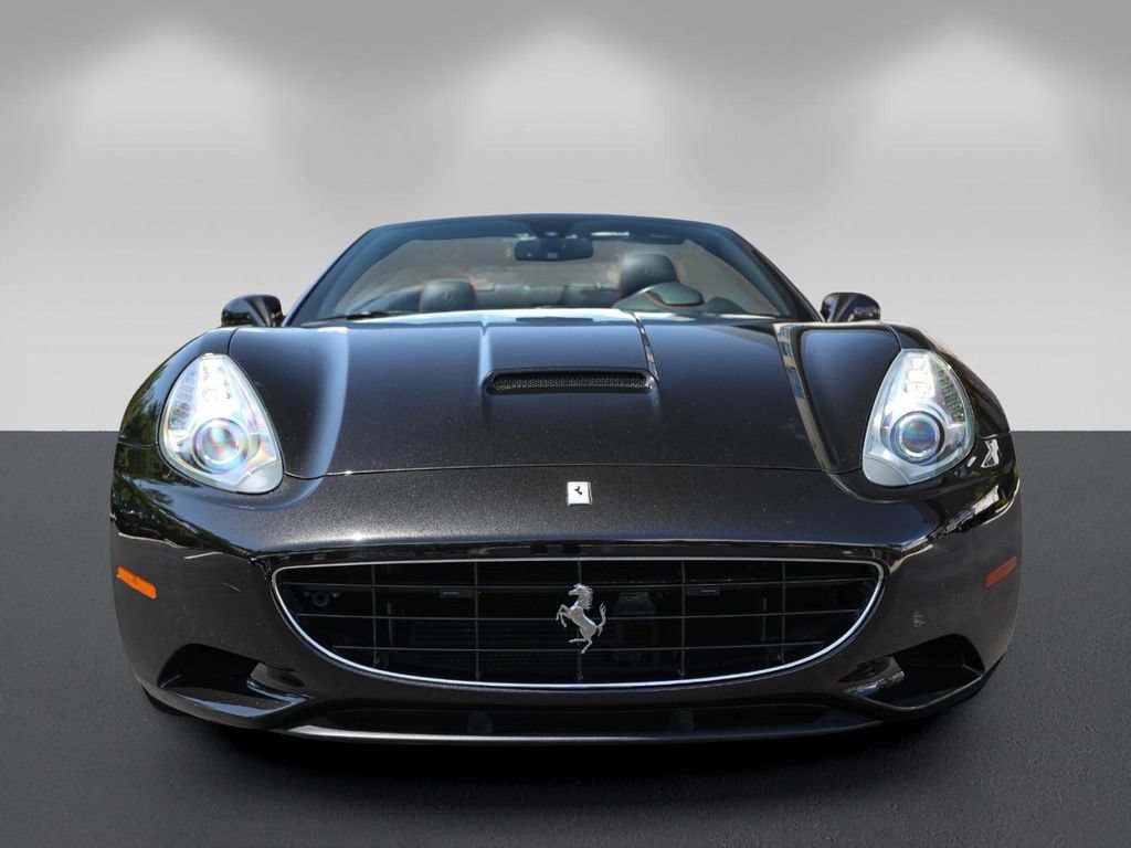 Used 2011 Ferrari California RWD image 8