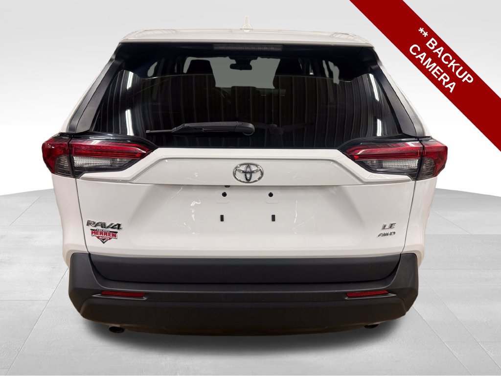 Used 2022 Toyota RAV4 LE AWD/4WD image 4
