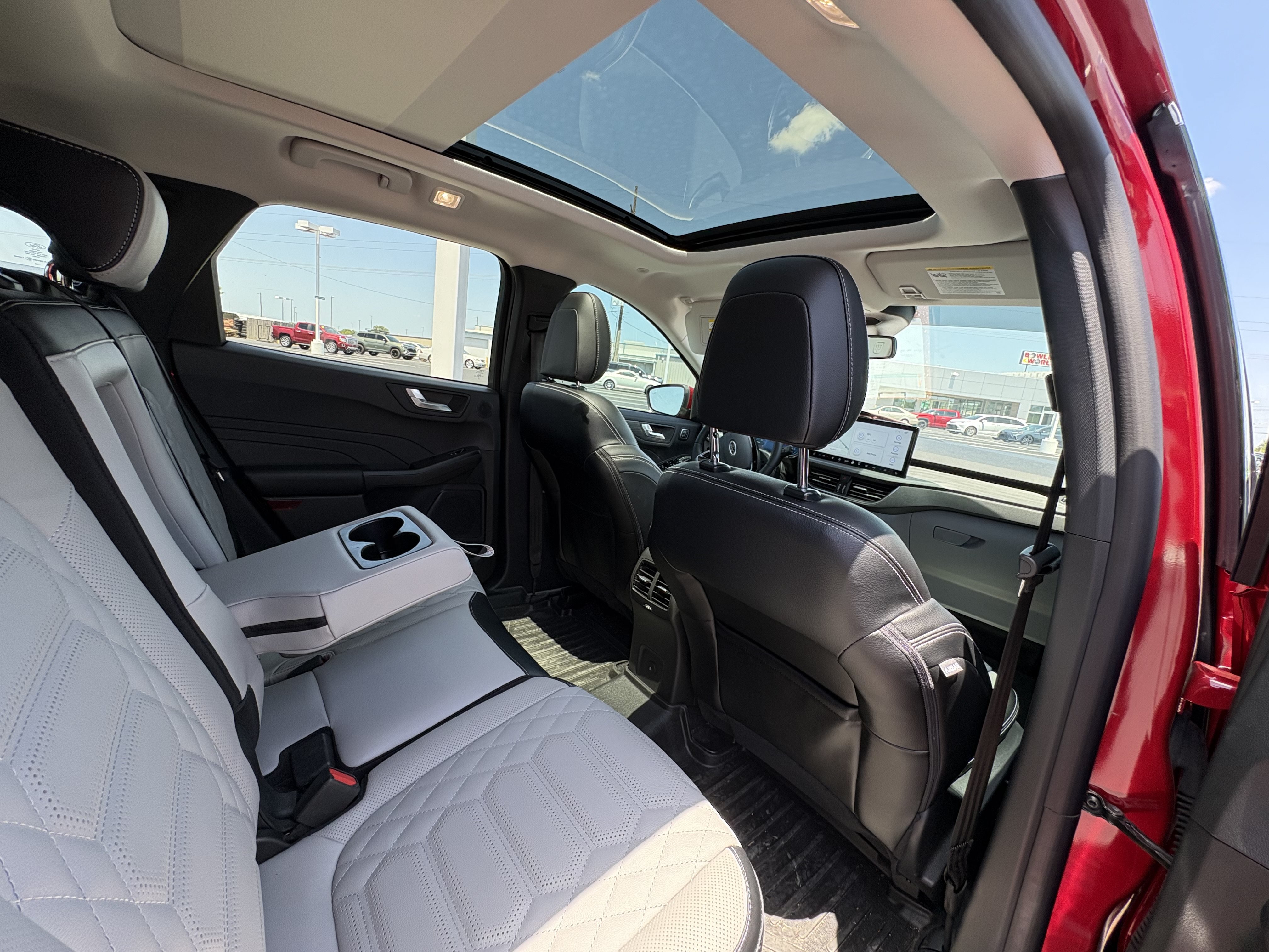 Used 2024 Ford Escape SE w/ PHEV Premium Package FWD image 15