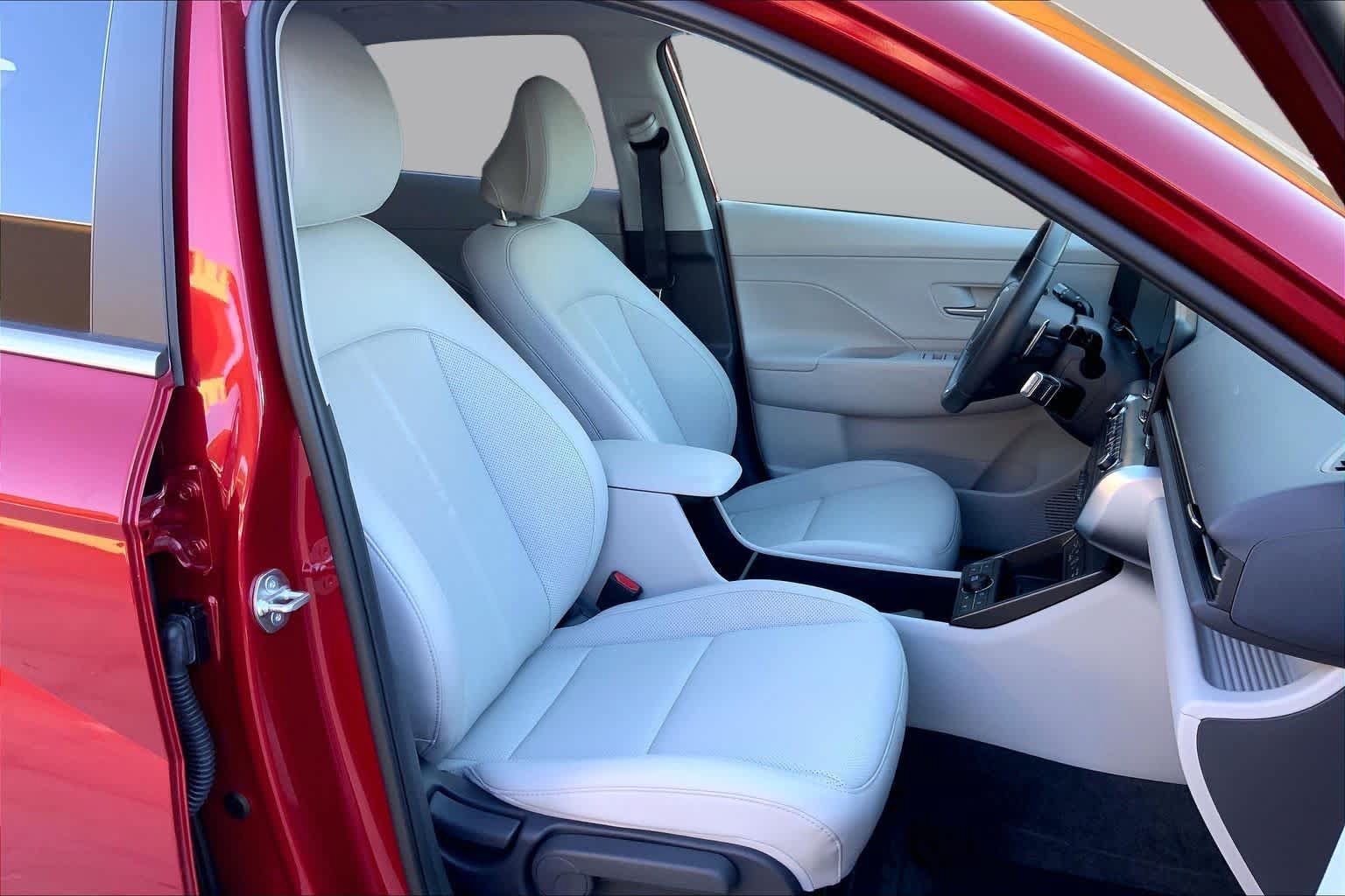 Used 2025 Hyundai Kona Limited FWD image 9