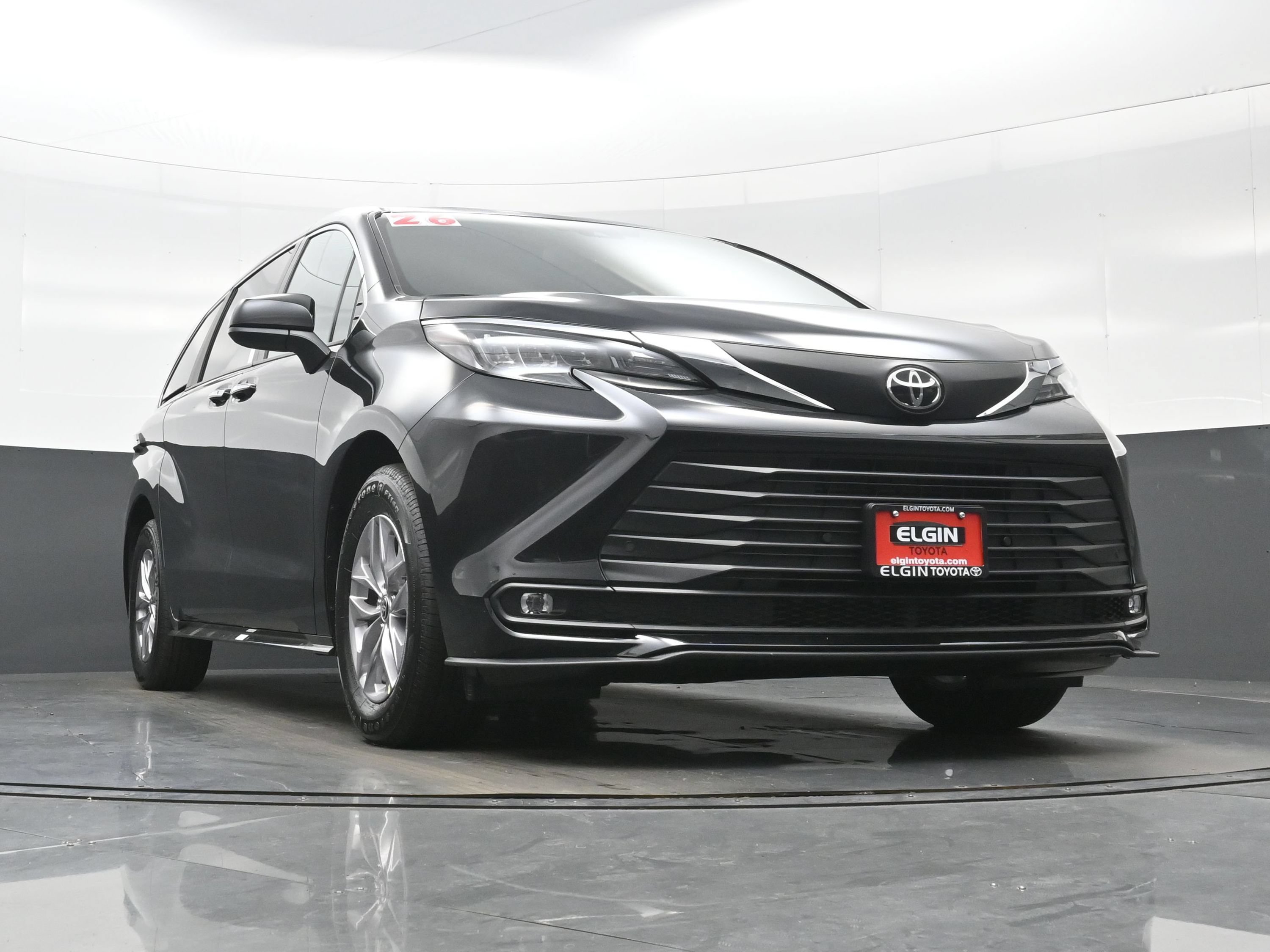 Used 2026 Toyota Sienna XLE FWD image 28