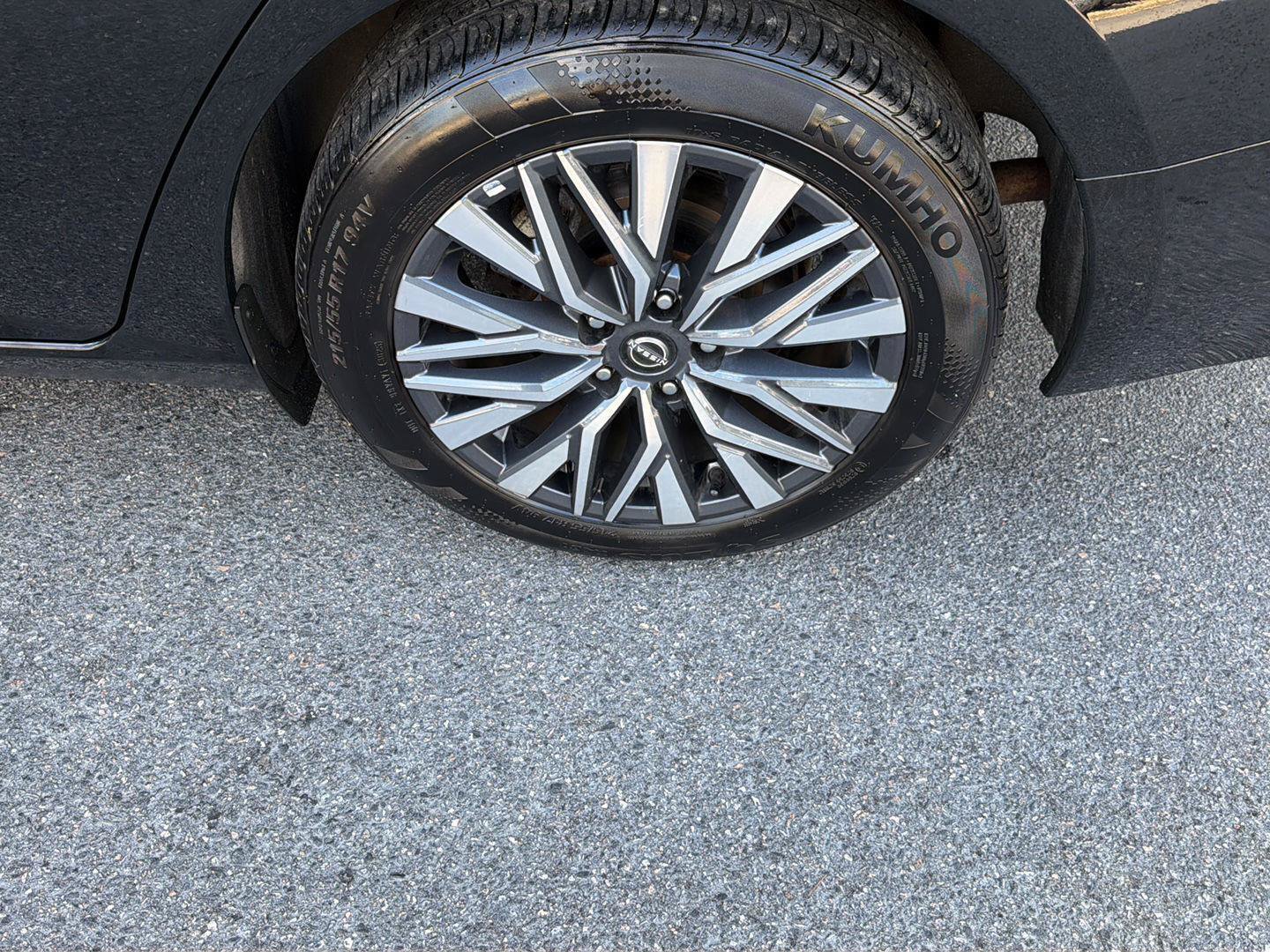 Used 2025 Nissan Altima 2.5 SV FWD image 36