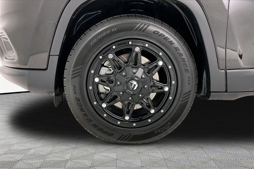 Used 2019 Jeep Cherokee Latitude Plus w/ Comfort/Convenience Group image 26