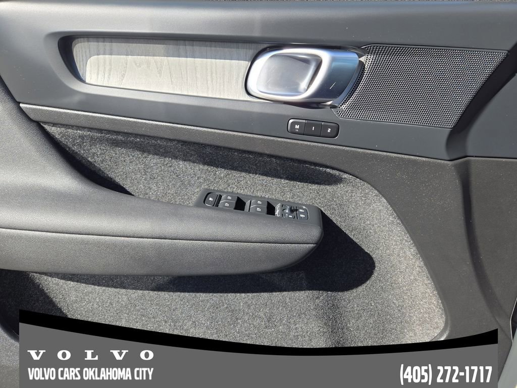 Certified 2025 Volvo XC40 B5 Core w/ Protection Package Premier image 22