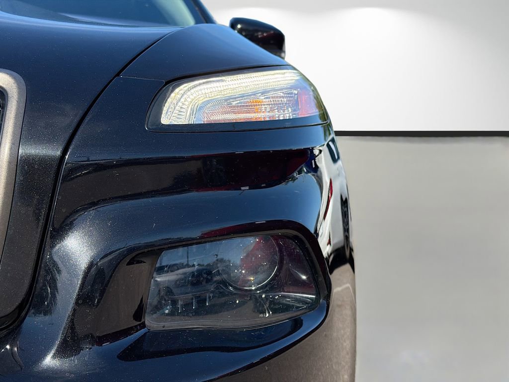 Used 2016 Jeep Cherokee 75th Anniversary FWD image 9