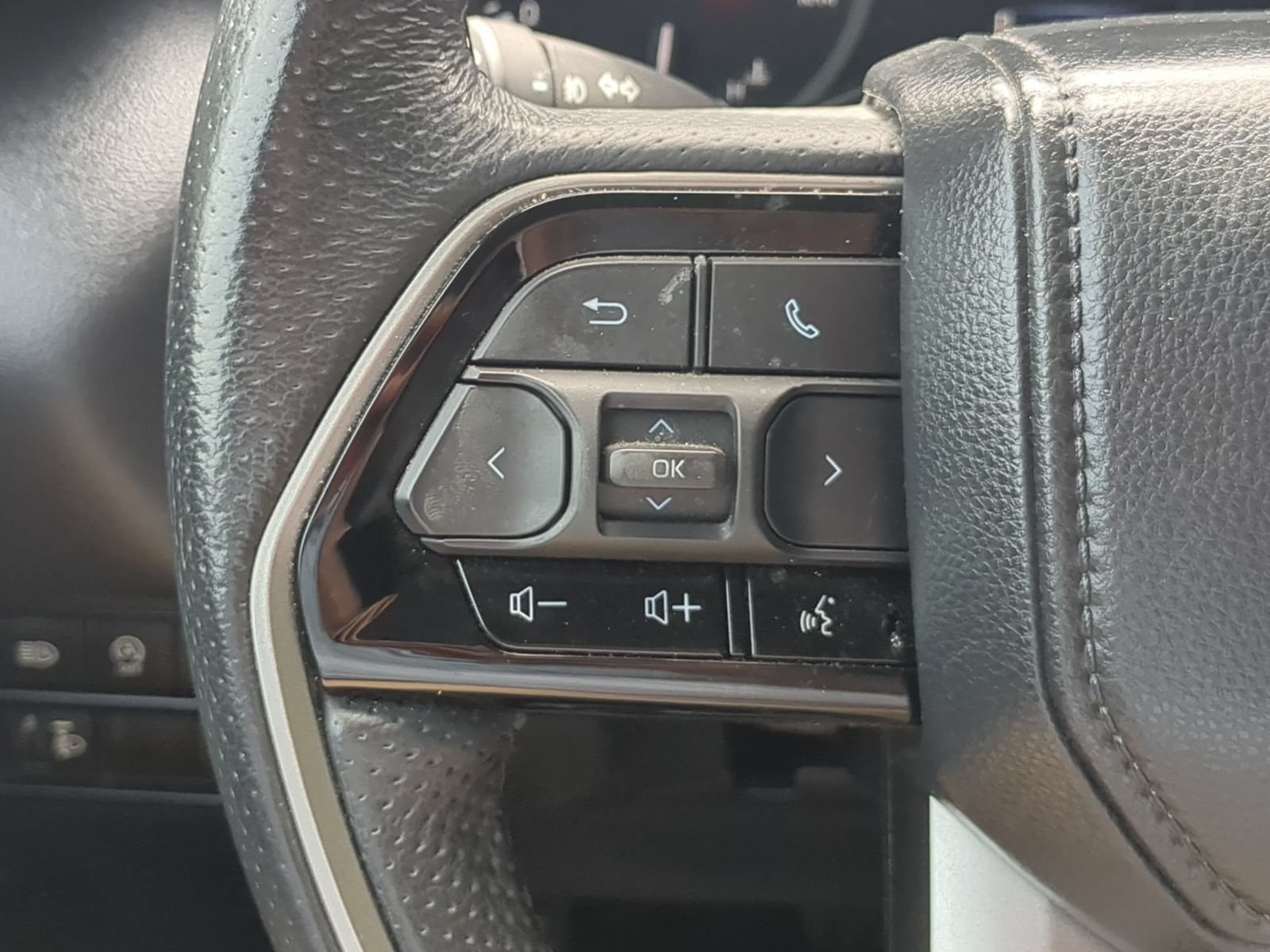 Used 2023 Toyota Tundra Limited w/ Power Package AWD/4WD image 18