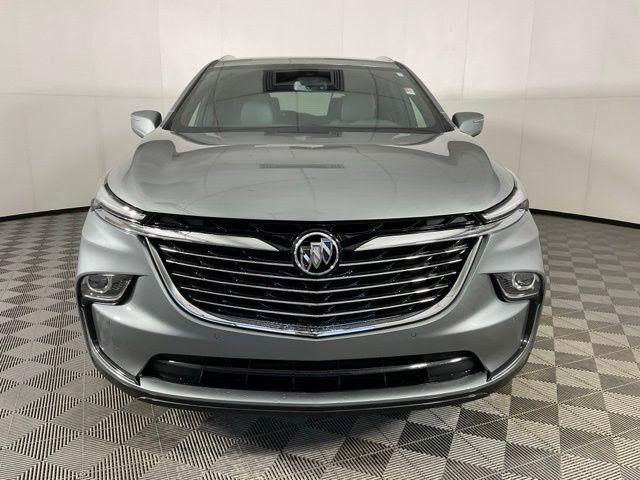 Used 2024 Buick Enclave Essence image 2