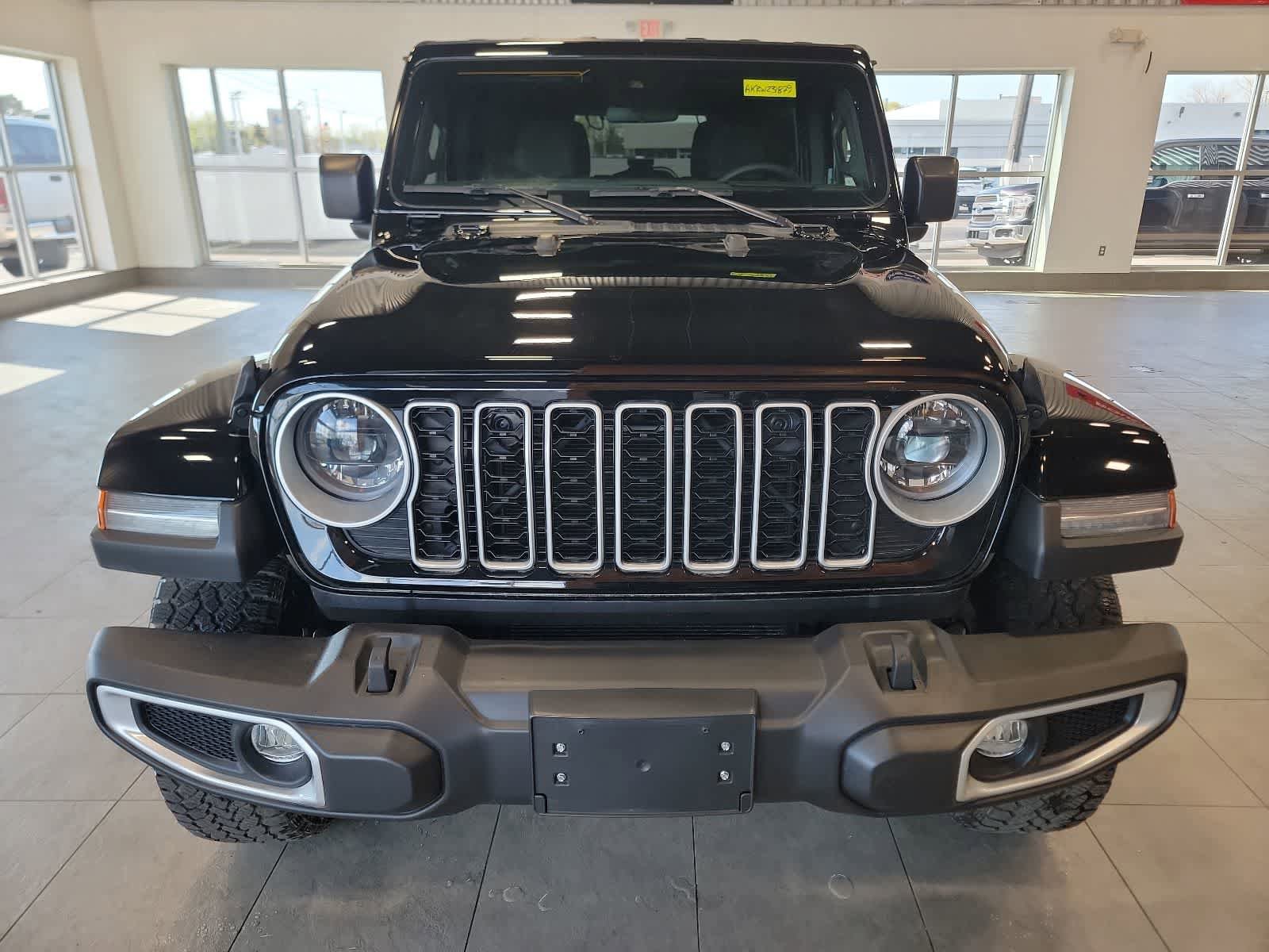 Used 2024 Jeep Wrangler Unlimited Sahara AWD/4WD image 3