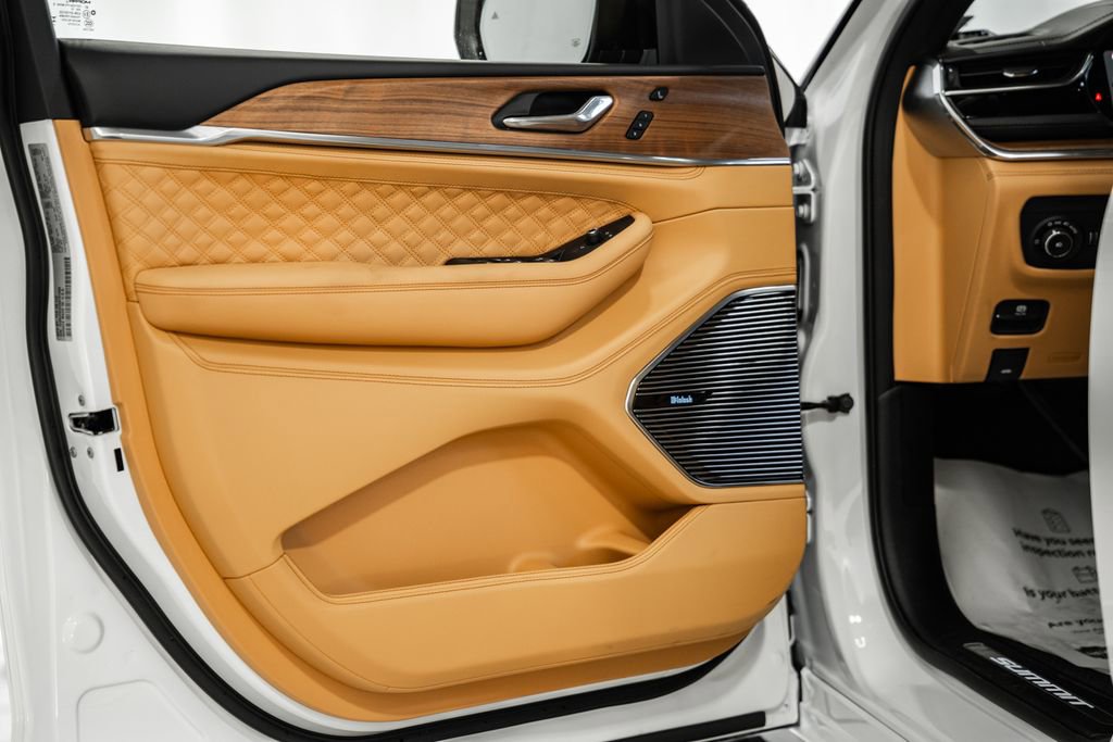 New 2025 Jeep Grand Cherokee Summit image 38