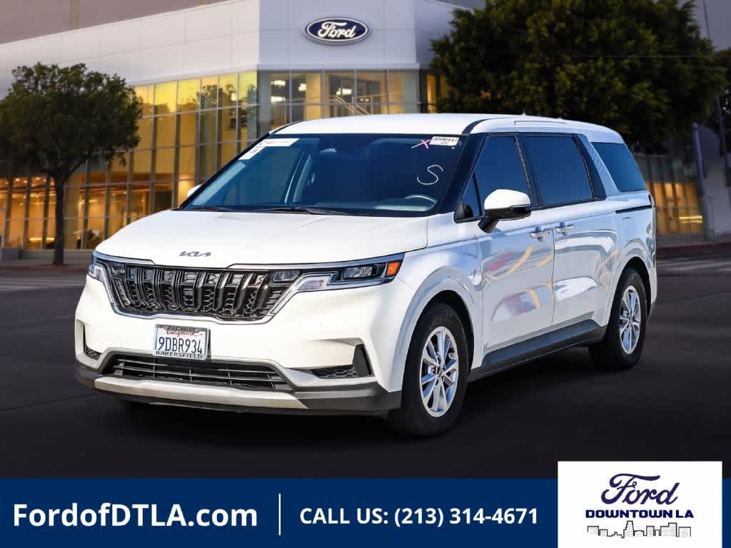 Used 2023 Kia Carnival LX FWD image 1