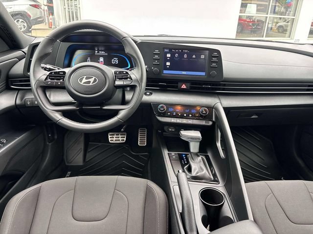 Certified 2025 Hyundai Elantra Sport FWD image 12