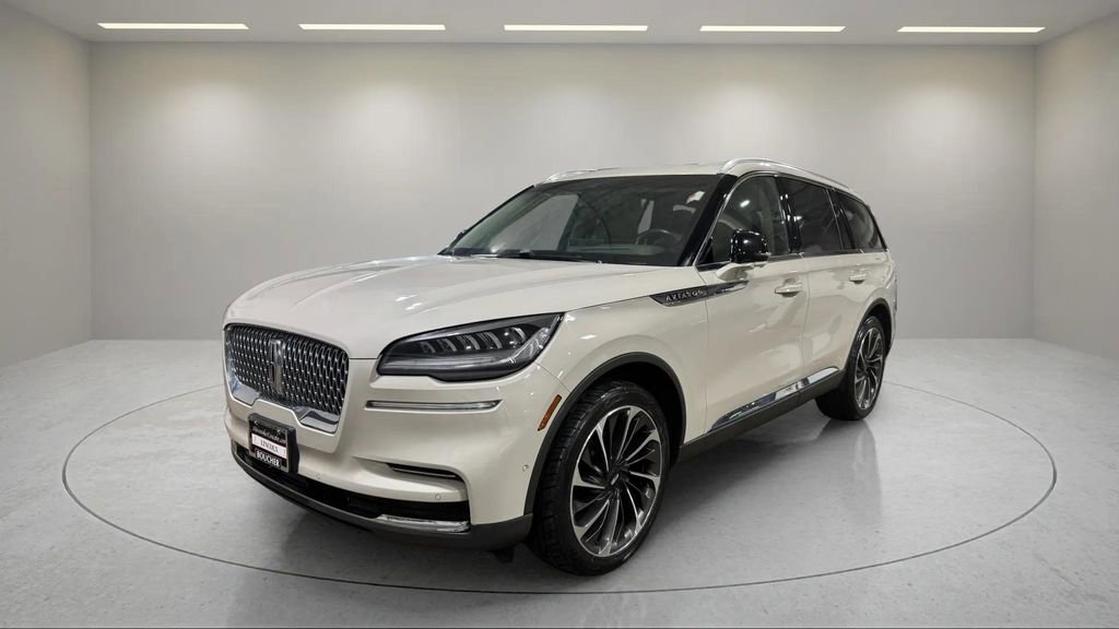 Used 2023 Lincoln Aviator Reserve w/ Equipment Group 201A image 17