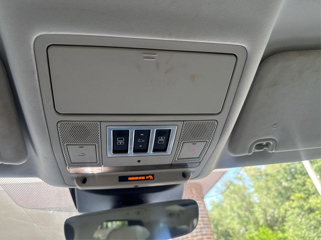 Used 2018 Land Rover Discovery SE image 15