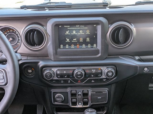 Used 2023 Jeep Gladiator Sport AWD/4WD image 19