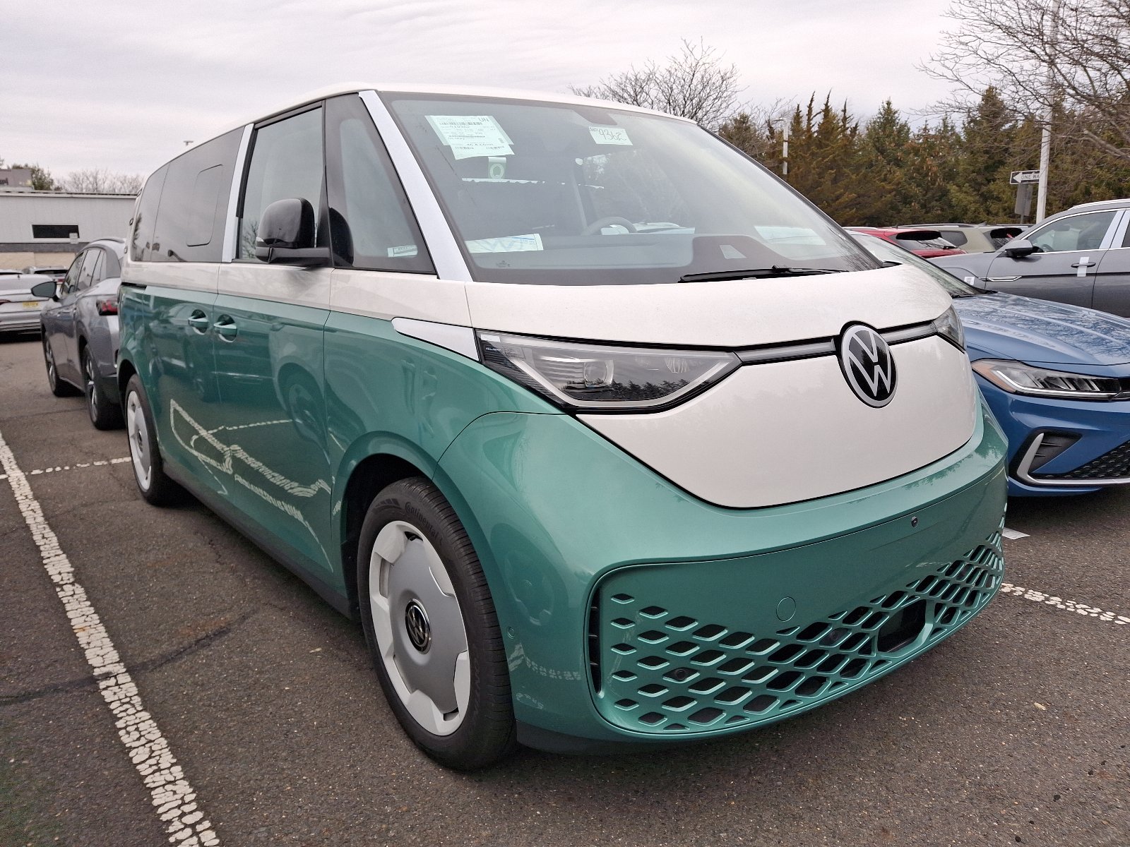 Used 2025 Volkswagen ID. Buzz 1st Edition AWD/4WD image 1