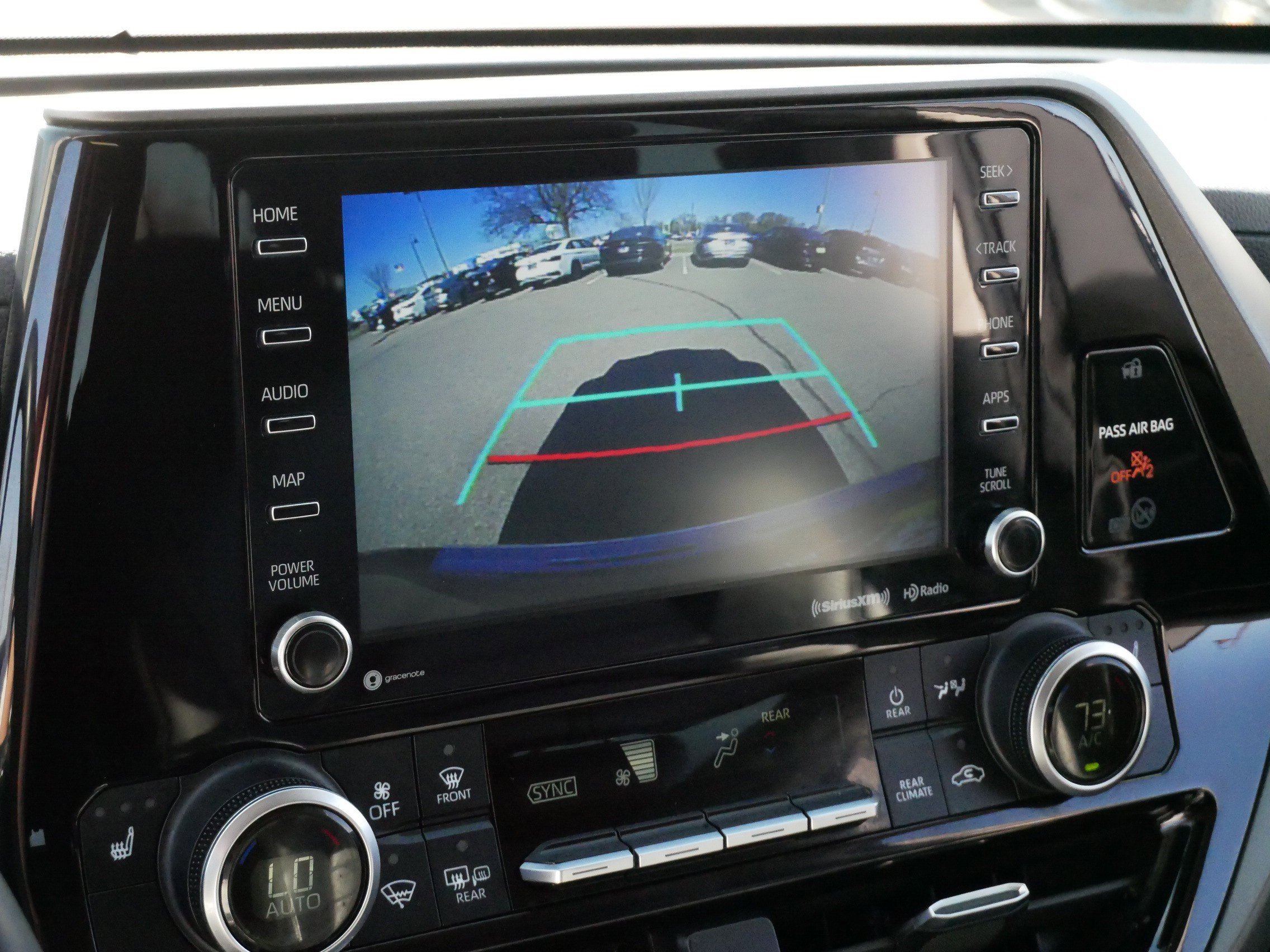 Used 2022 Toyota Highlander XLE AWD/4WD image 32