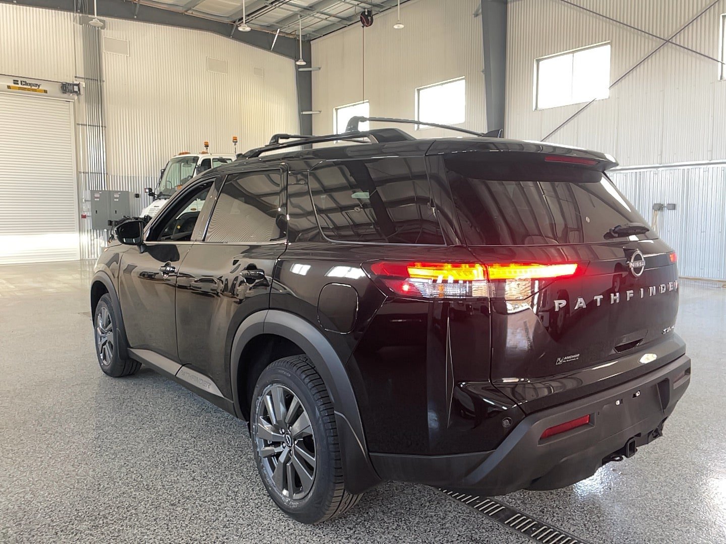 Used 2024 Nissan Pathfinder SV w/ SV Premium Package AWD/4WD image 18