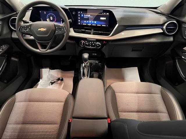Certified 2025 Chevrolet Trax LT FWD image 17