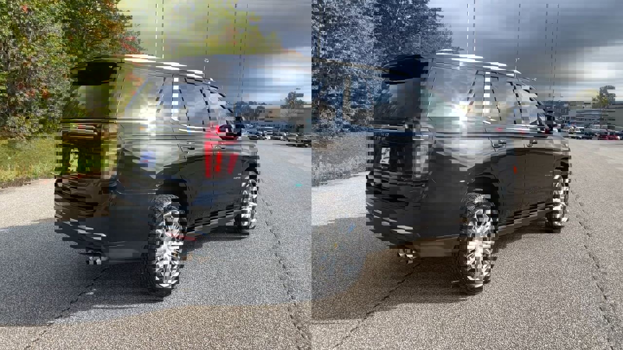 Used 2021 Chevrolet Tahoe High Country w/ Premium Package image 9
