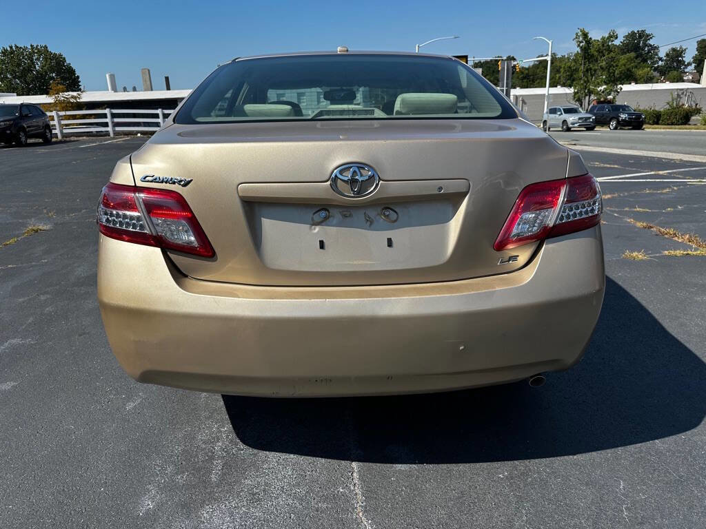 Used 2010 Toyota Camry LE image 5