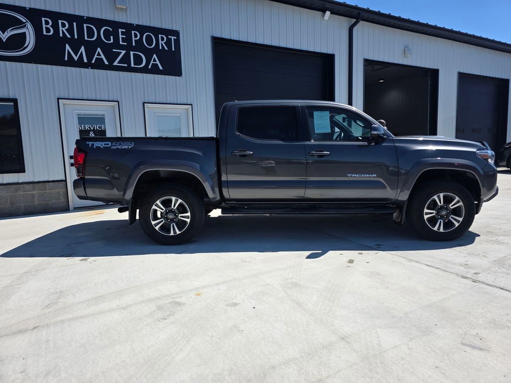 Used 2018 Toyota Tacoma TRD Sport w/ Technology Package image 4