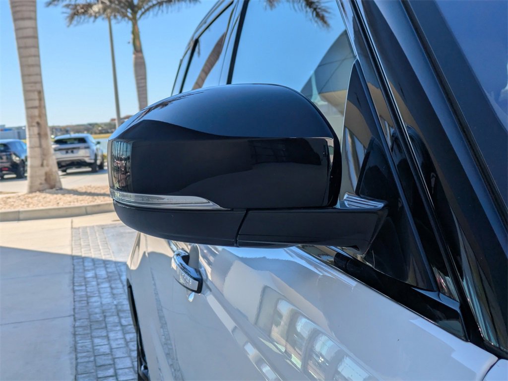 Used 2020 Land Rover Range Rover Sport HST image 12