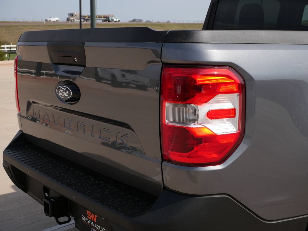 New 2026 Ford Maverick XLT w/ XLT Luxury Package FWD image 9