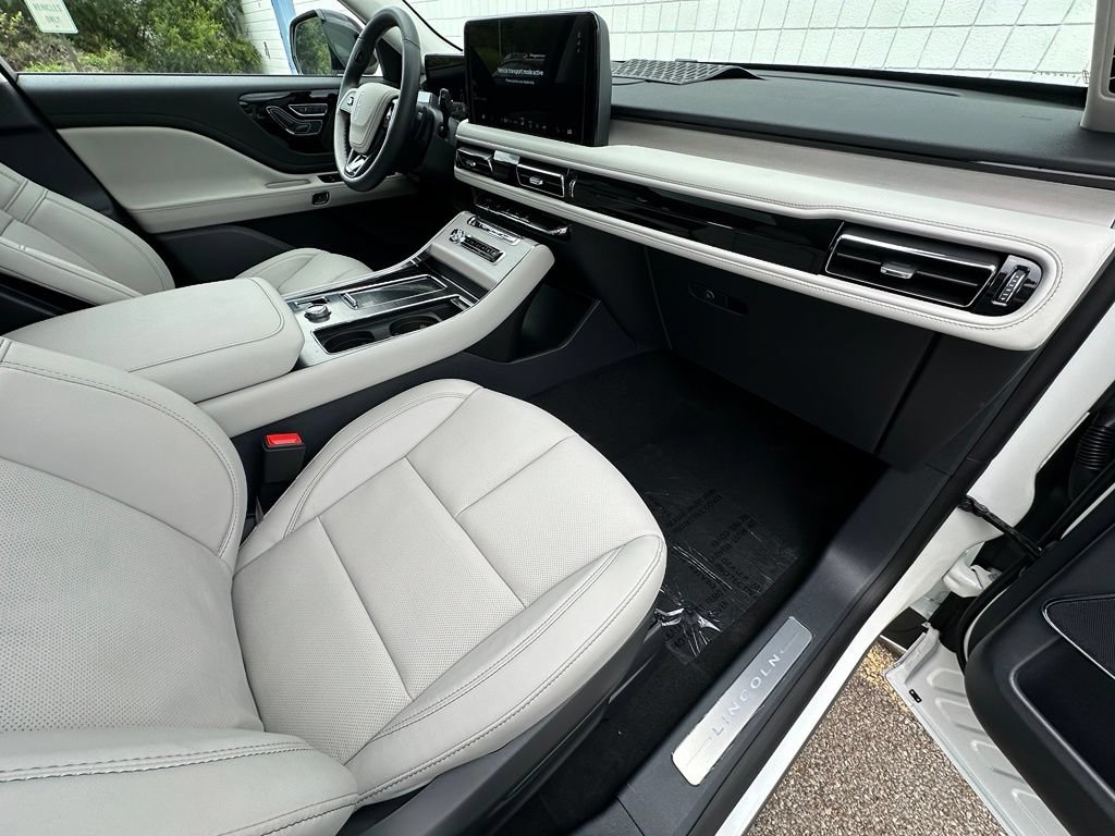 New 2026 Lincoln Aviator Reserve w/ Jet Appearance Package AWD/4WD image 21
