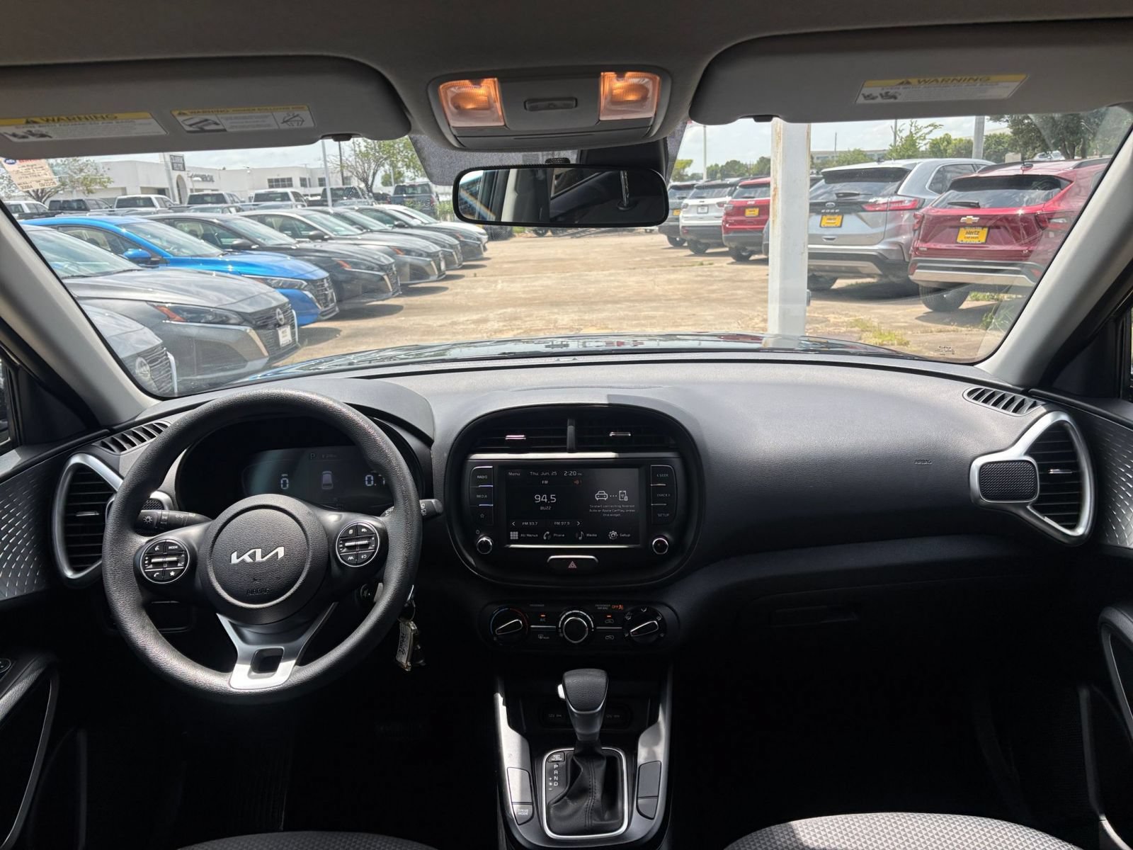 Used 2025 Kia Soul LX w/ LX Technology Package FWD image 26