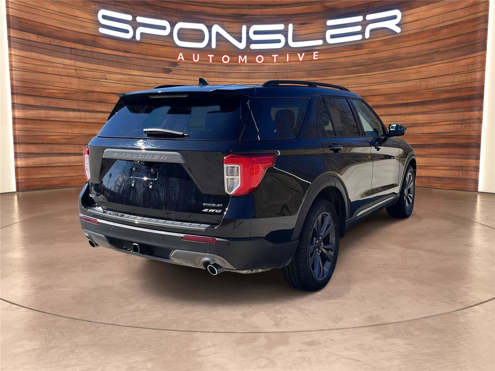 Used 2023 Ford Explorer XLT w/ Equipment Group 202A image 7