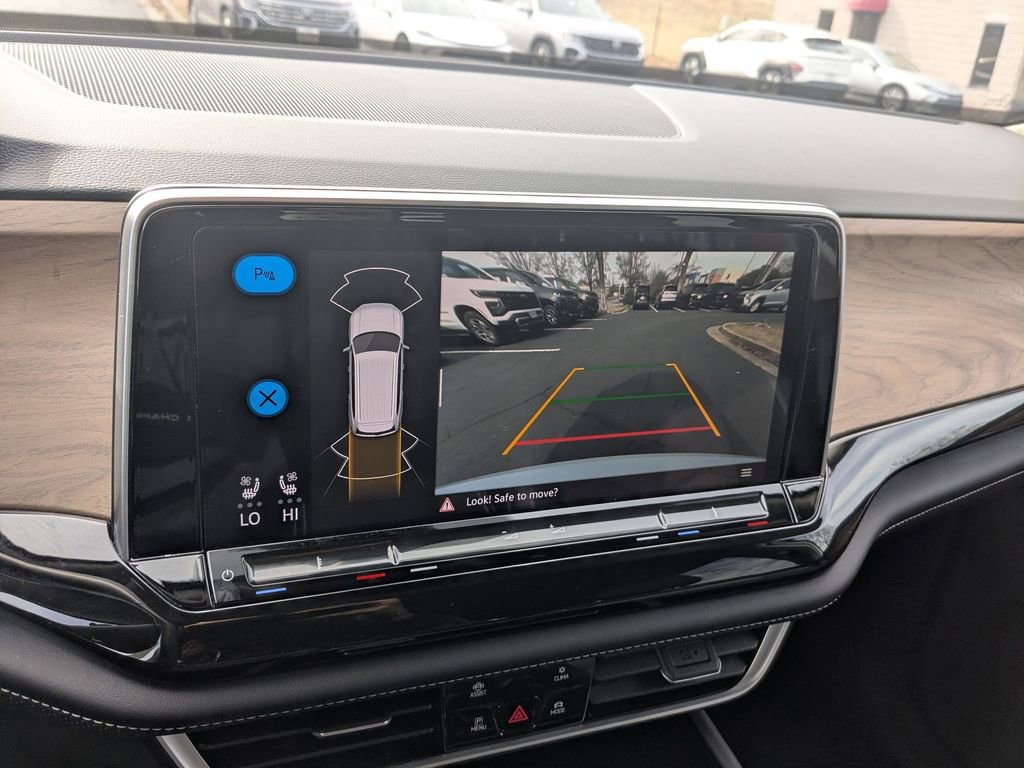 Used 2025 Volkswagen Atlas SE image 17