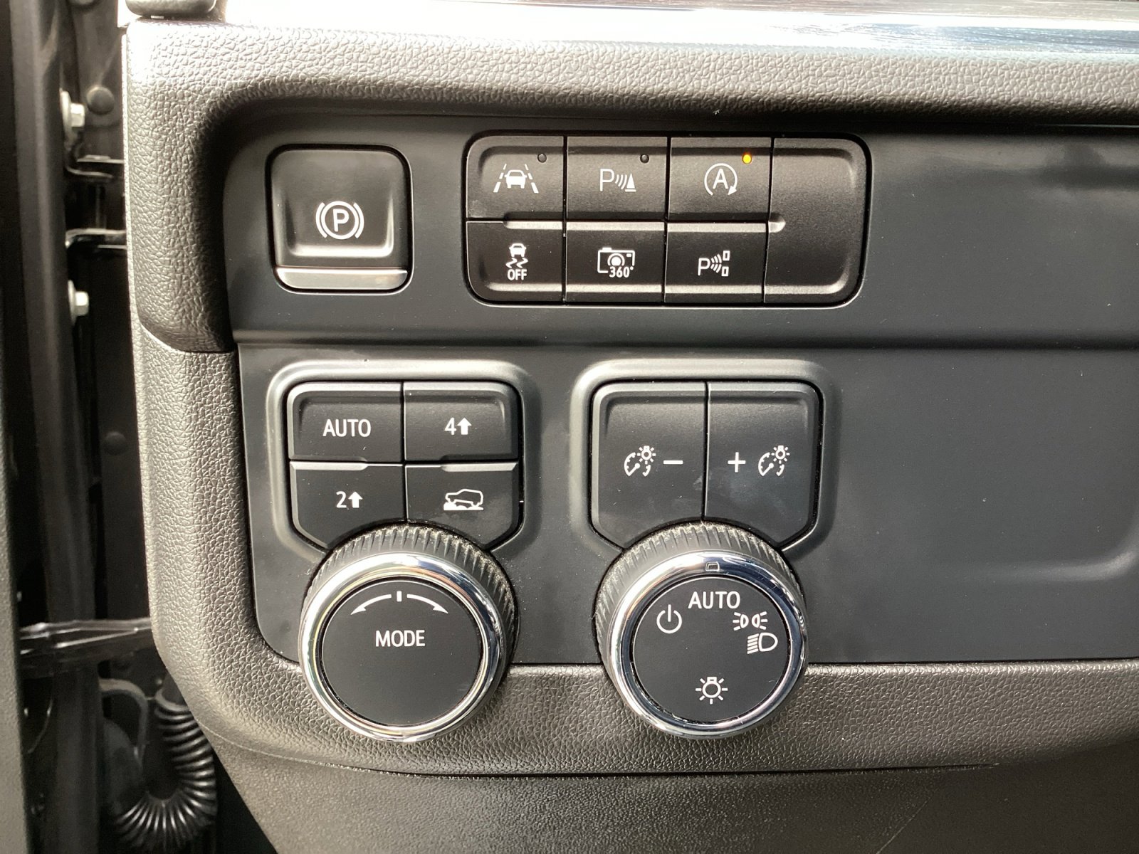 Used 2025 Chevrolet Tahoe LT image 33