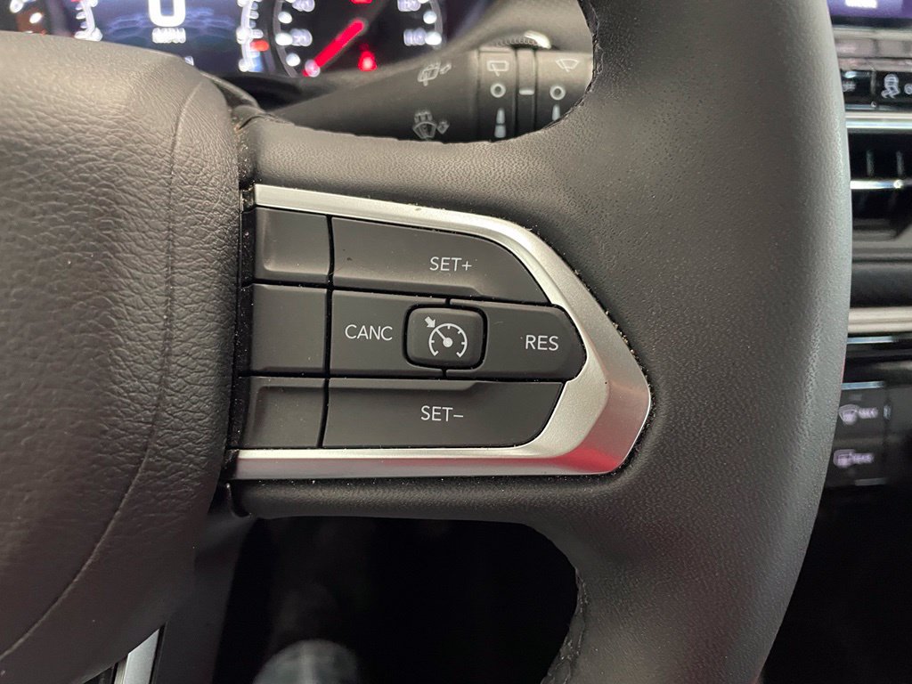 Used 2026 Jeep Compass Latitude AWD/4WD image 14