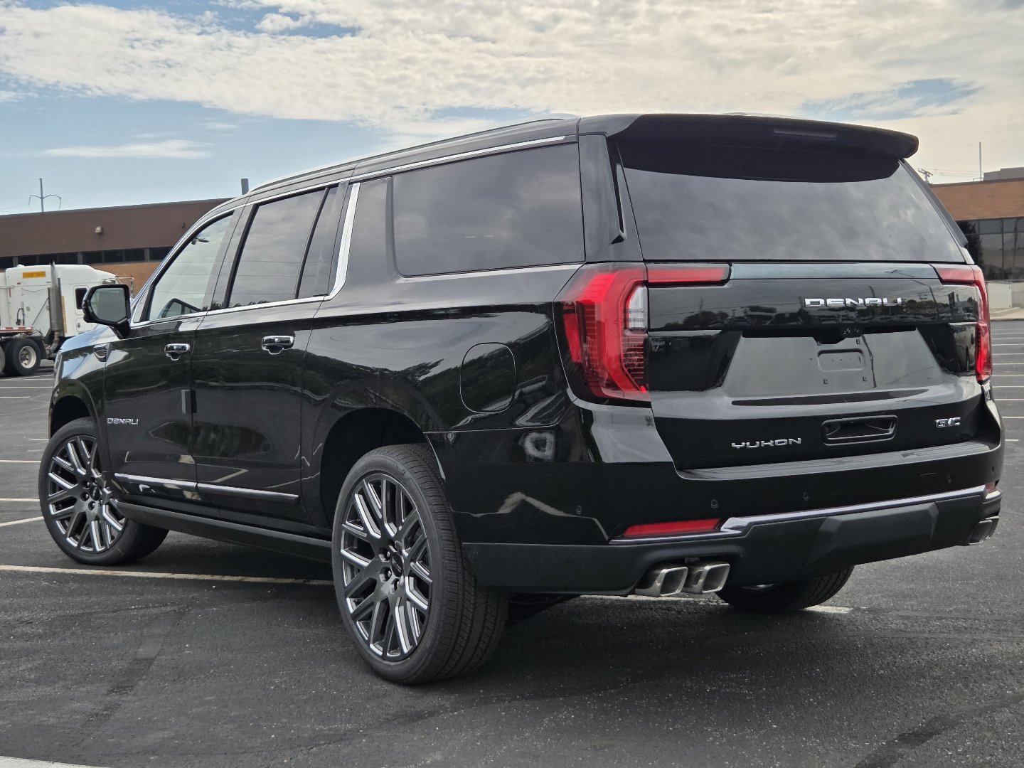 New 2027 GMC Yukon XL Denali Ultimate w/ LPO, Floor Liner Package AWD/4WD image 18