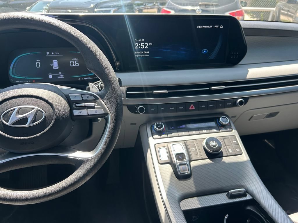 Used 2025 Hyundai Palisade SE FWD image 16
