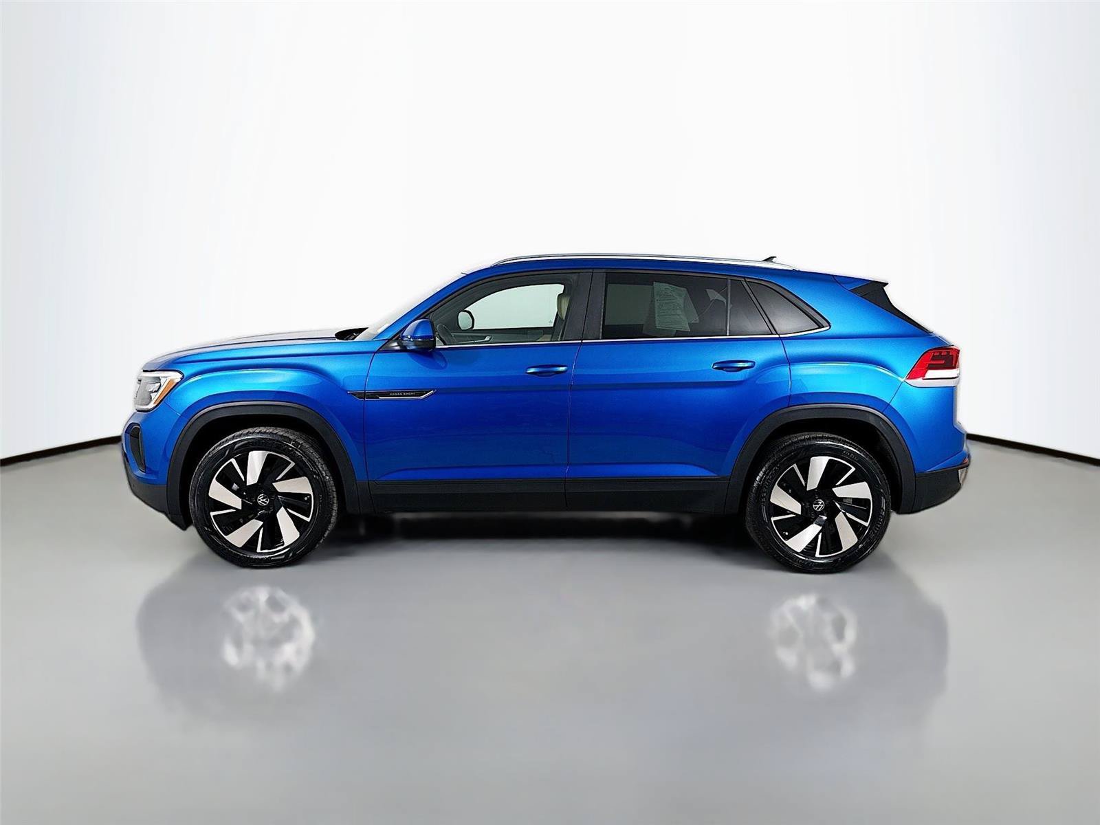 Used 2024 Volkswagen Atlas Cross Sport SE AWD/4WD image 6