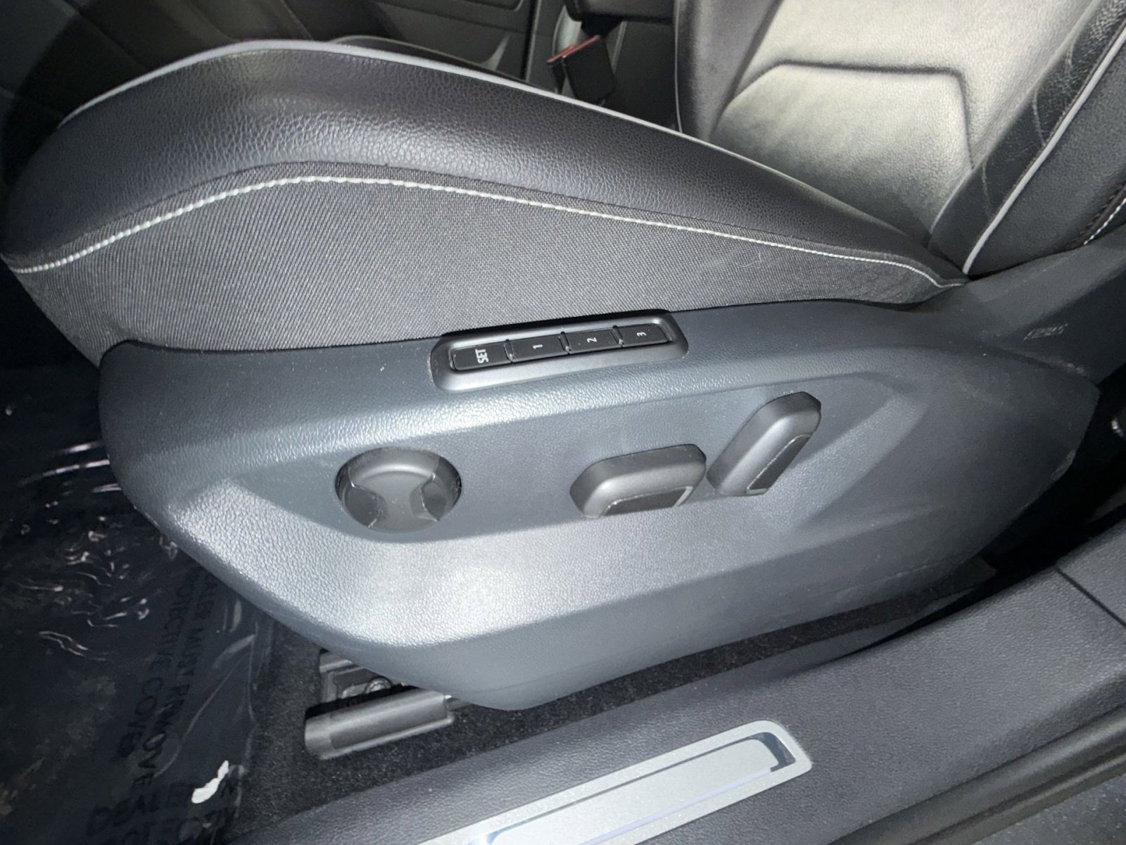 Used 2021 Volkswagen Tiguan SEL Premium R-Line image 14